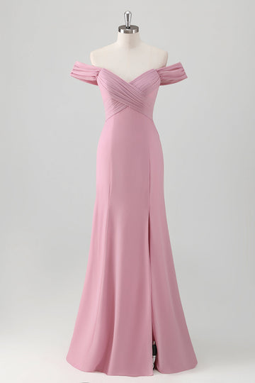 Vestido largo de dama de honor de sirena rosa con hombros descubiertos con abertura